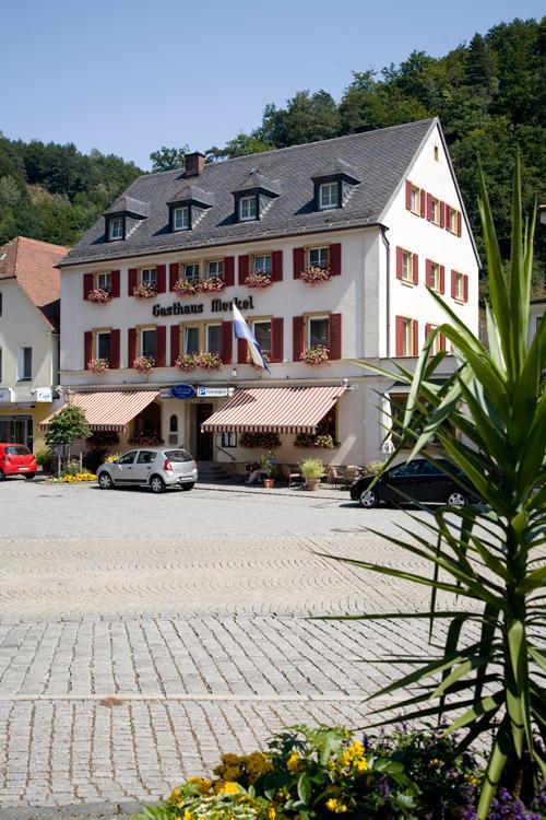 Gasthaus Merkel Hotel บาด แบร์เน็ค อิม ฟิชเทลเกอเบียร์เกอ ภายนอก รูปภาพ